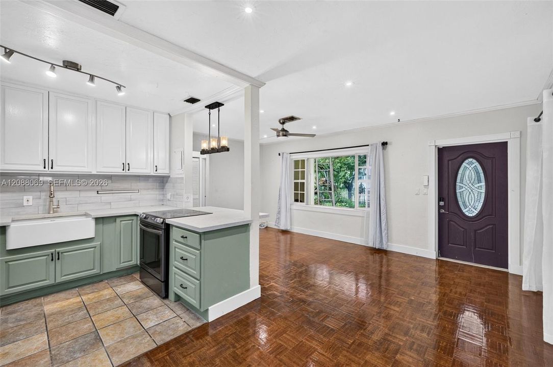 For Rent: $3,200 (2 beds, 1 baths, 1389 Square Feet)