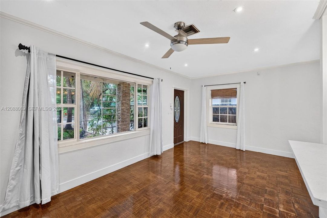For Rent: $3,200 (2 beds, 1 baths, 1389 Square Feet)