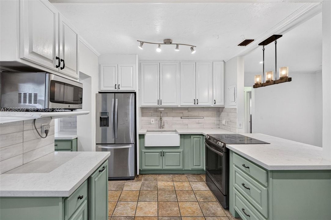 For Rent: $3,200 (2 beds, 1 baths, 1389 Square Feet)