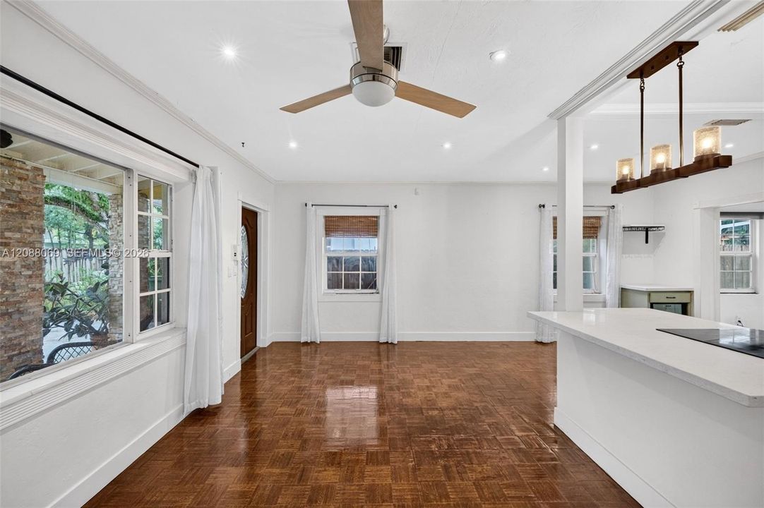 For Rent: $3,200 (2 beds, 1 baths, 1389 Square Feet)