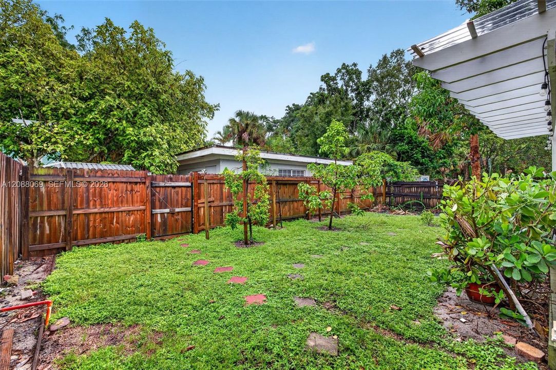 For Rent: $3,200 (2 beds, 1 baths, 1389 Square Feet)