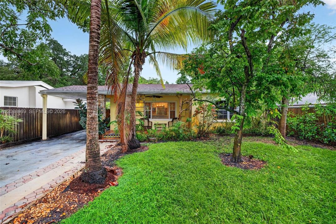 For Rent: $3,200 (2 beds, 1 baths, 1389 Square Feet)