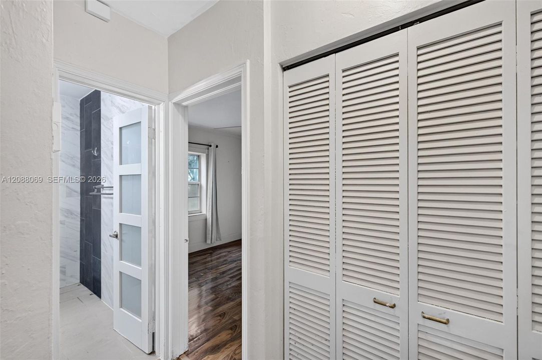For Rent: $3,200 (2 beds, 1 baths, 1389 Square Feet)