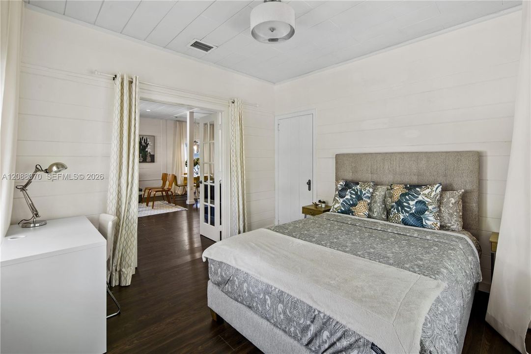 For Rent: $2,890 (2 beds, 1 baths, 760 Square Feet)