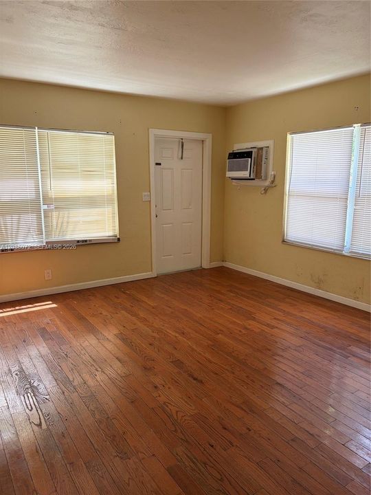 For Rent: $1,475 (1 beds, 1 baths, 575 Square Feet)