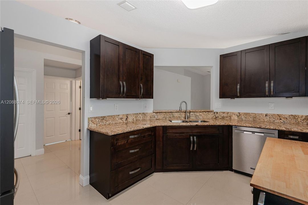 В аренду: $3,900 (3 спален, 2 ванн, 1416 Квадратных фут)