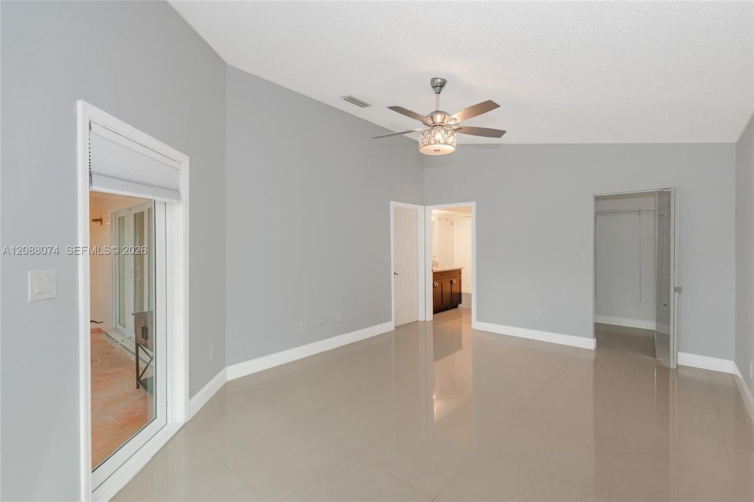 В аренду: $3,900 (3 спален, 2 ванн, 1416 Квадратных фут)