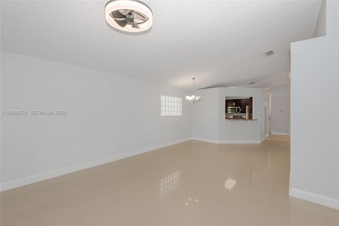 В аренду: $3,900 (3 спален, 2 ванн, 1416 Квадратных фут)