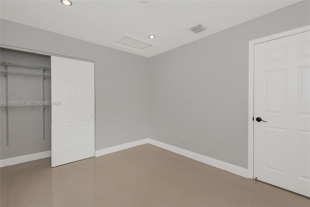 В аренду: $3,900 (3 спален, 2 ванн, 1416 Квадратных фут)