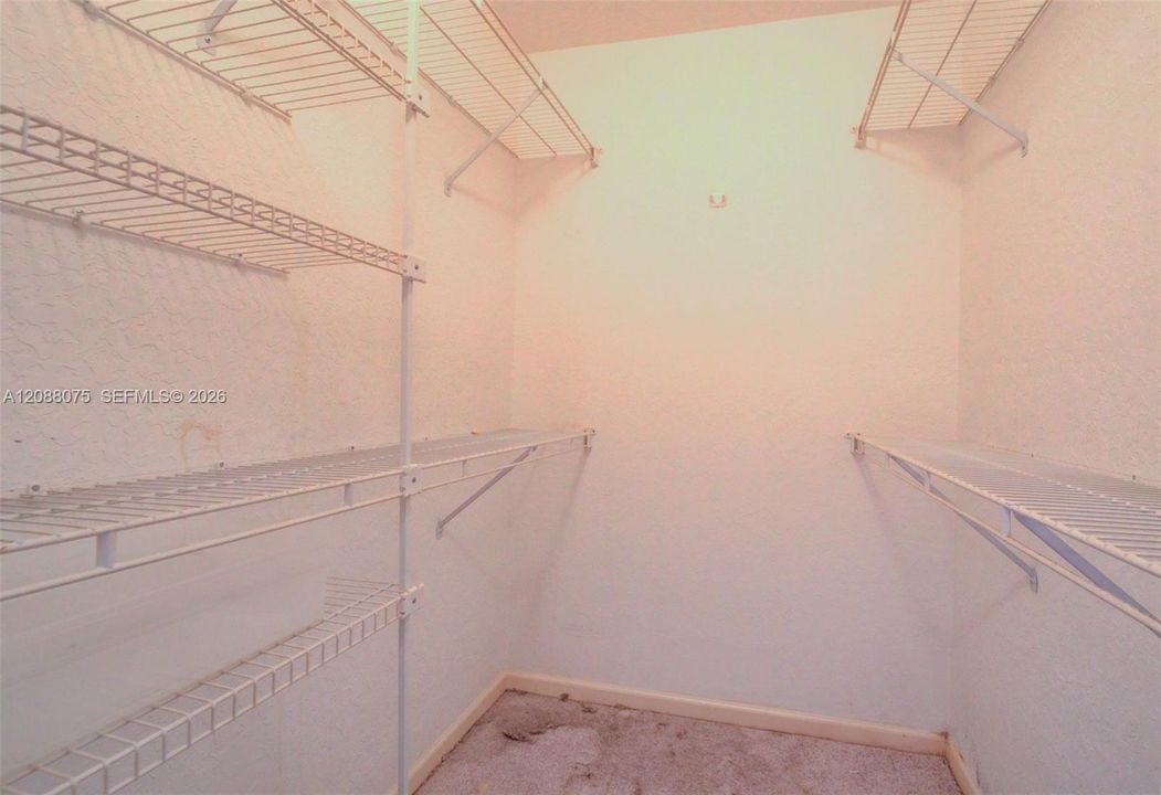 En Venta: $535,000 (3 camas, 2 baños, 1815 Pies cuadrados)