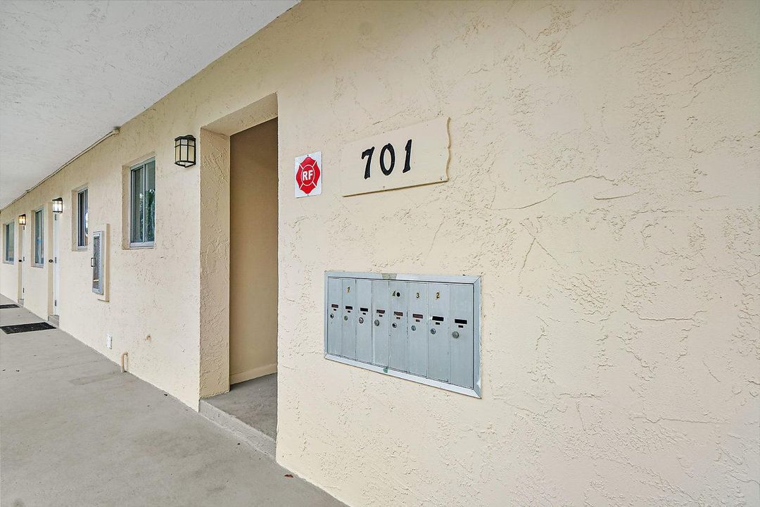 030-701NESeventhAve-DelrayBeach-FL-small