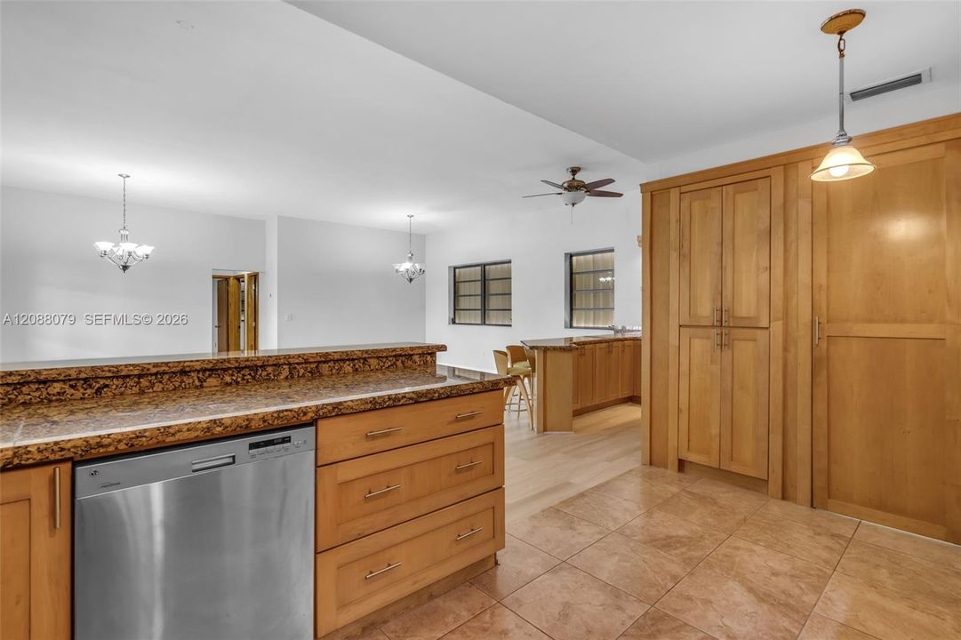 В аренду: $2,650 (2 спален, 2 ванн, 1500 Квадратных фут)