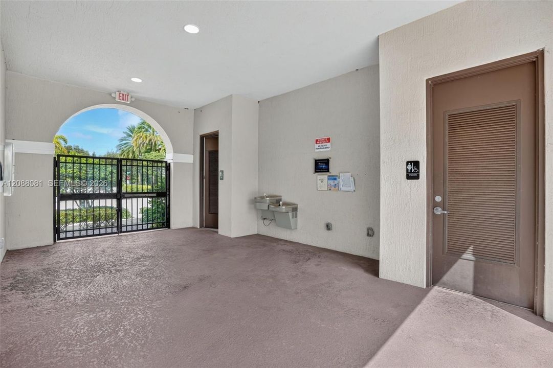 Activo con contrato: $599,000 (3 camas, 2 baños, 1938 Pies cuadrados)