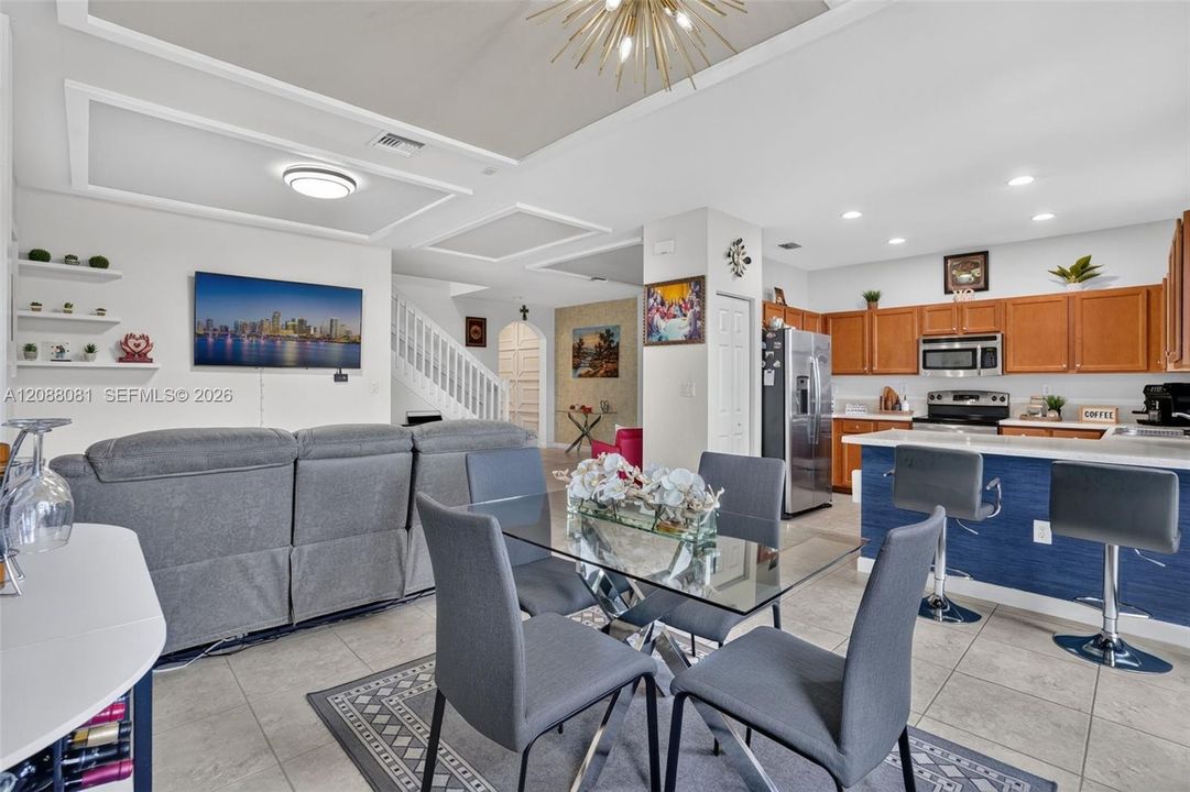 Activo con contrato: $599,000 (3 camas, 2 baños, 1938 Pies cuadrados)