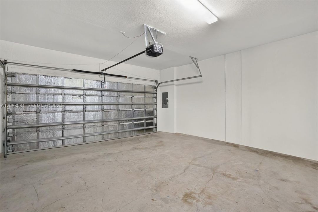 Activo con contrato: $599,000 (3 camas, 2 baños, 1938 Pies cuadrados)