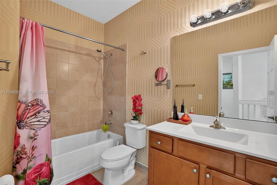 Activo con contrato: $599,000 (3 camas, 2 baños, 1938 Pies cuadrados)