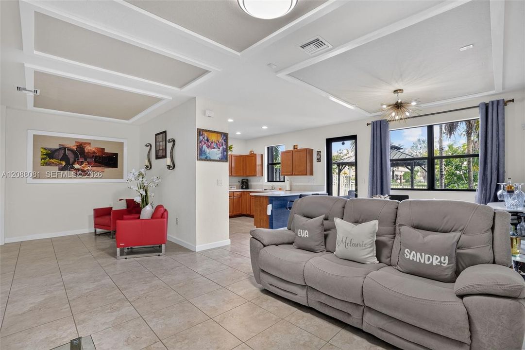 Activo con contrato: $599,000 (3 camas, 2 baños, 1938 Pies cuadrados)
