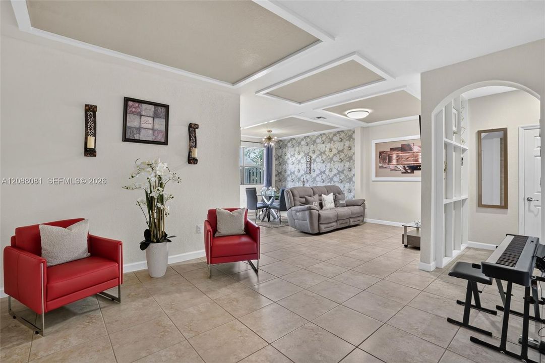Activo con contrato: $599,000 (3 camas, 2 baños, 1938 Pies cuadrados)