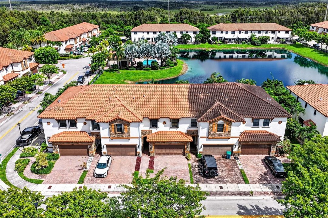Activo con contrato: $599,000 (3 camas, 2 baños, 1938 Pies cuadrados)