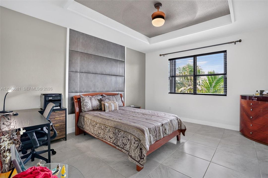 Activo con contrato: $599,000 (3 camas, 2 baños, 1938 Pies cuadrados)