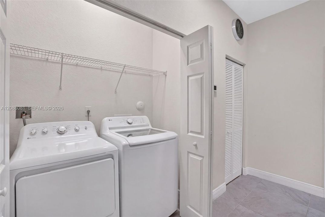 Activo con contrato: $599,000 (3 camas, 2 baños, 1938 Pies cuadrados)
