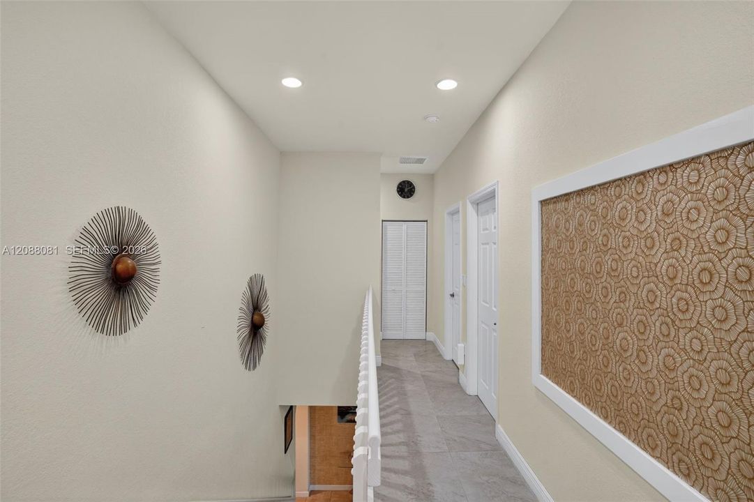 Activo con contrato: $599,000 (3 camas, 2 baños, 1938 Pies cuadrados)