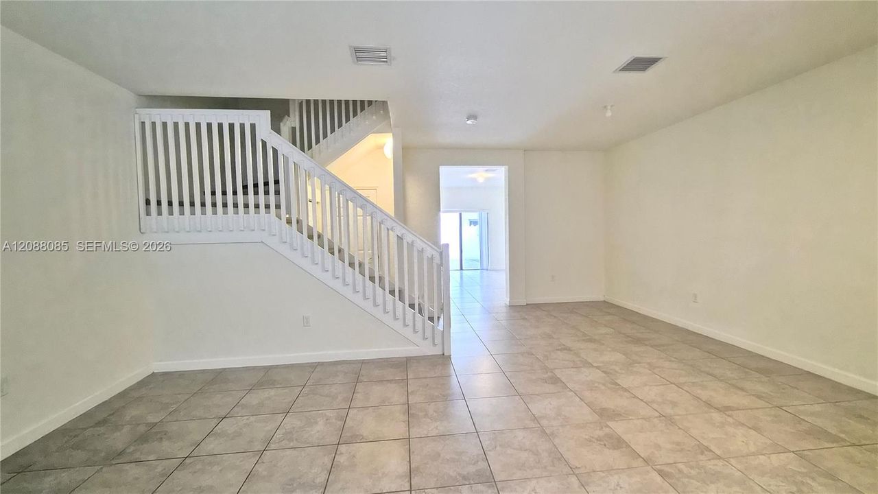 En Renta: $3,450 (3 camas, 2 baños, 1650 Pies cuadrados)