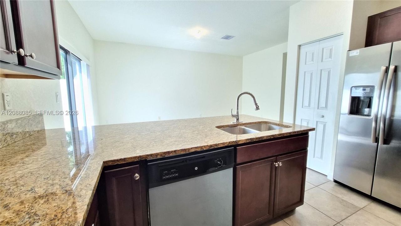 En Renta: $3,450 (3 camas, 2 baños, 1650 Pies cuadrados)