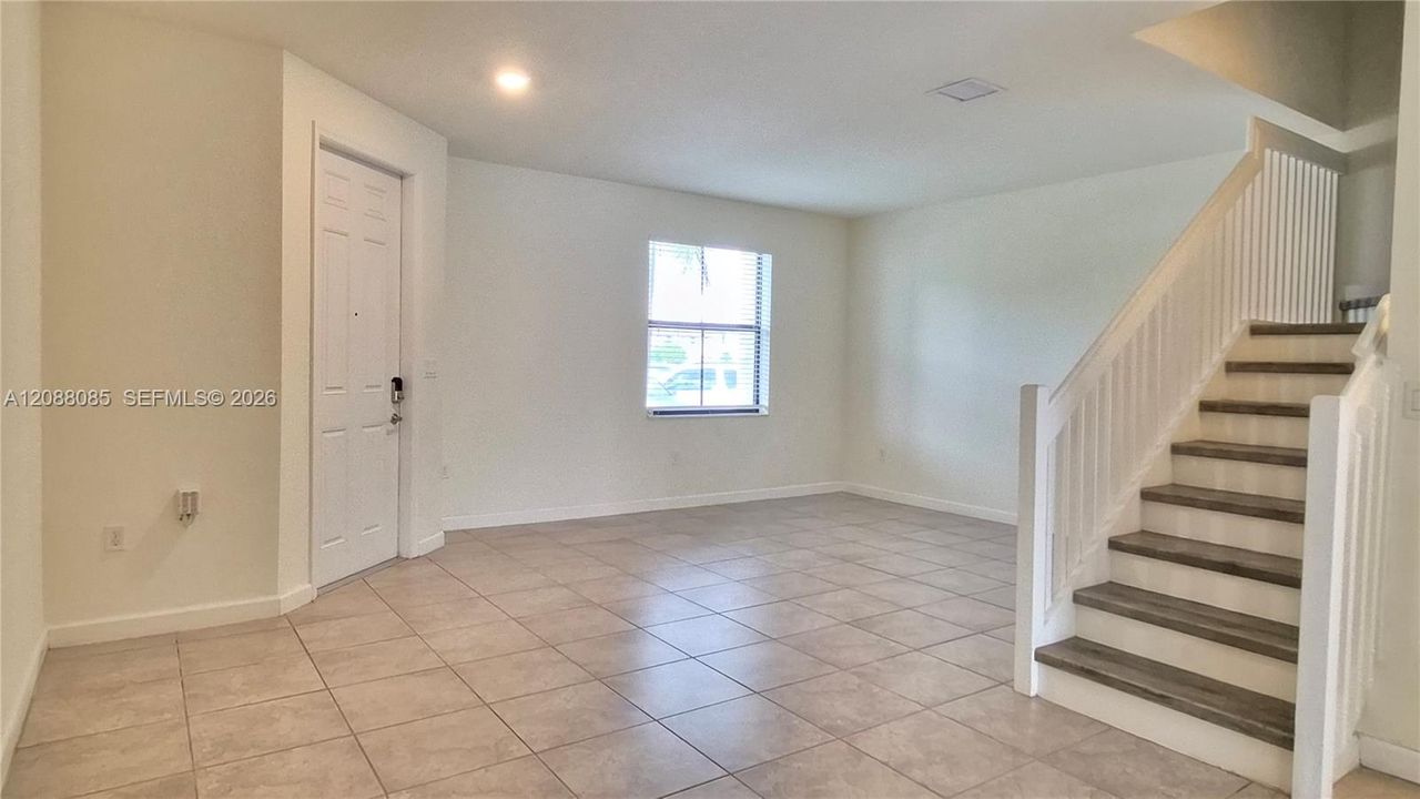 En Renta: $3,450 (3 camas, 2 baños, 1650 Pies cuadrados)