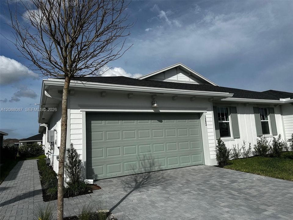 For Rent: $3,300 (3 beds, 2 baths, 1952 Square Feet)