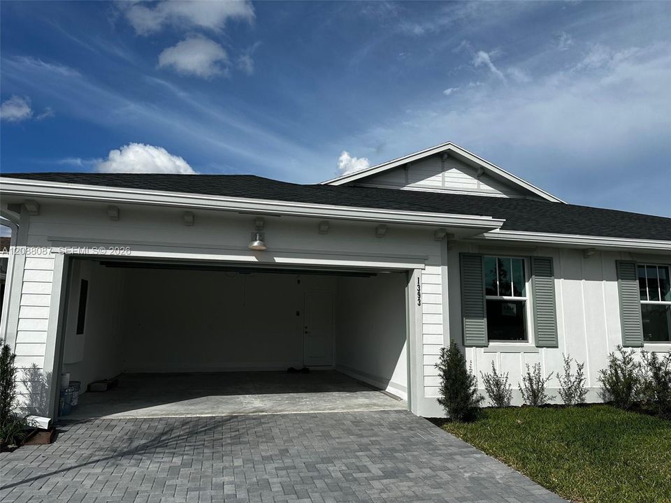 For Rent: $3,300 (3 beds, 2 baths, 1952 Square Feet)