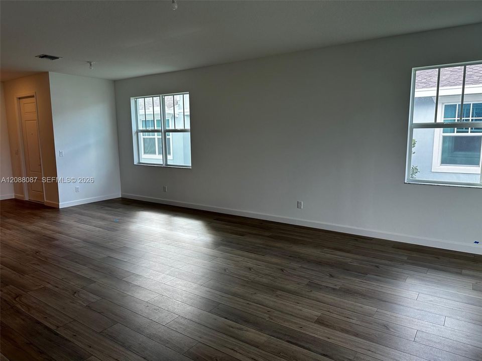 For Rent: $3,300 (3 beds, 2 baths, 1952 Square Feet)