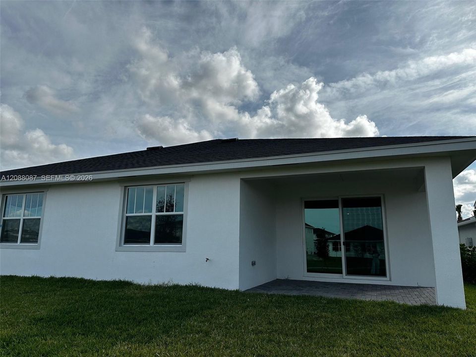 For Rent: $3,300 (3 beds, 2 baths, 1952 Square Feet)