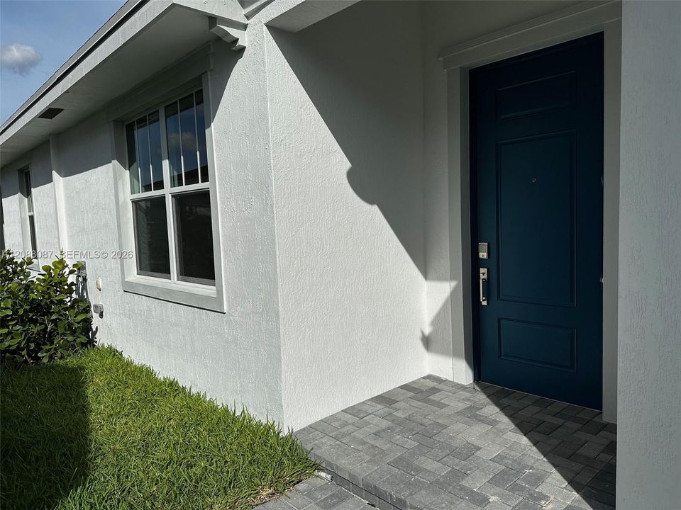 For Rent: $3,300 (3 beds, 2 baths, 1952 Square Feet)