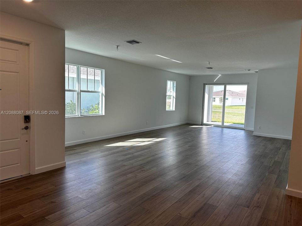 For Rent: $3,300 (3 beds, 2 baths, 1952 Square Feet)