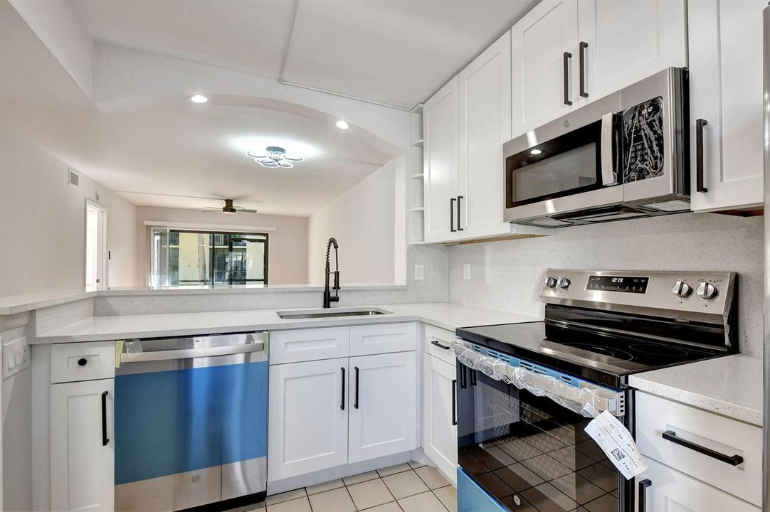 OPEN KITCHEN