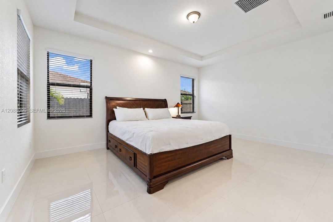 En Venta: $889,999 (4 camas, 3 baños, 1927 Pies cuadrados)