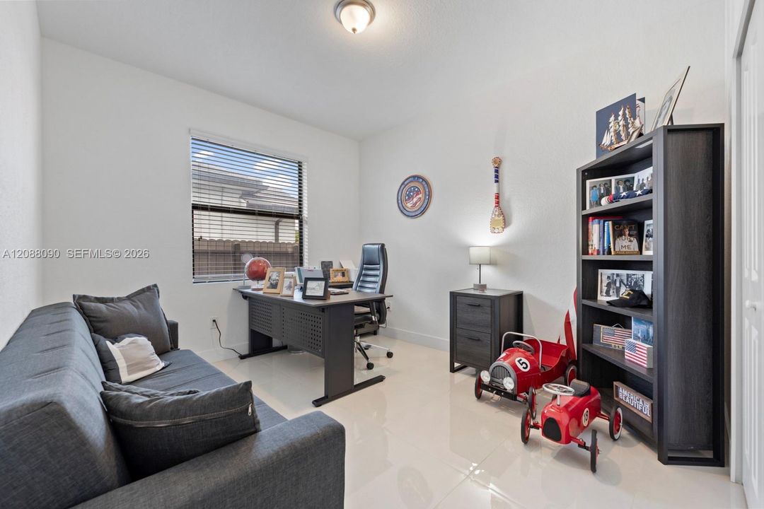 En Venta: $889,999 (4 camas, 3 baños, 1927 Pies cuadrados)