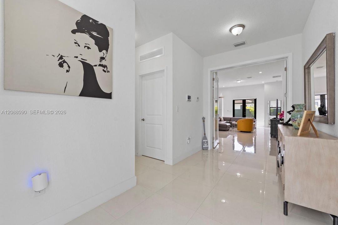En Venta: $889,999 (4 camas, 3 baños, 1927 Pies cuadrados)