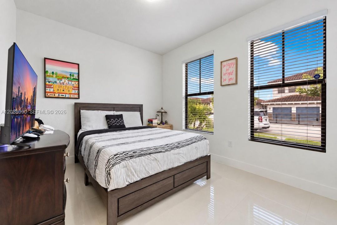 En Venta: $889,999 (4 camas, 3 baños, 1927 Pies cuadrados)