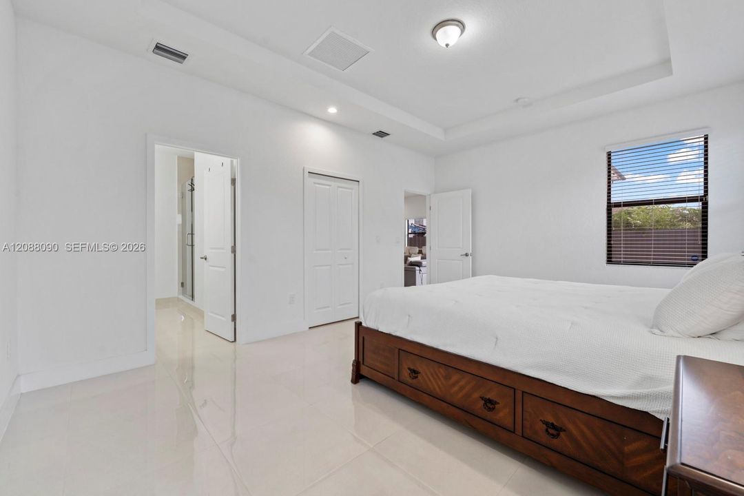En Venta: $889,999 (4 camas, 3 baños, 1927 Pies cuadrados)