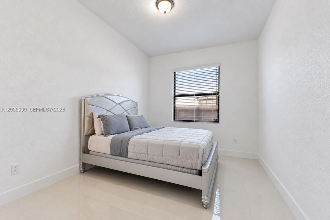 En Venta: $889,999 (4 camas, 3 baños, 1927 Pies cuadrados)