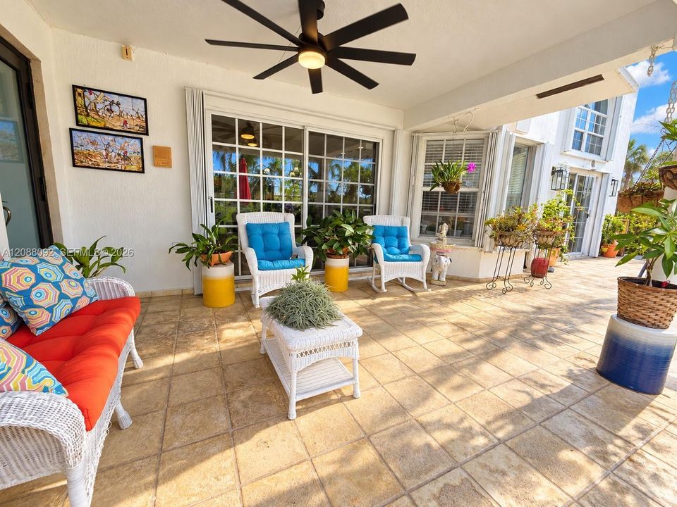 En Venta: $865,000 (4 camas, 3 baños, 2314 Pies cuadrados)