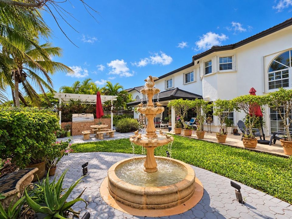 En Venta: $865,000 (4 camas, 3 baños, 2314 Pies cuadrados)
