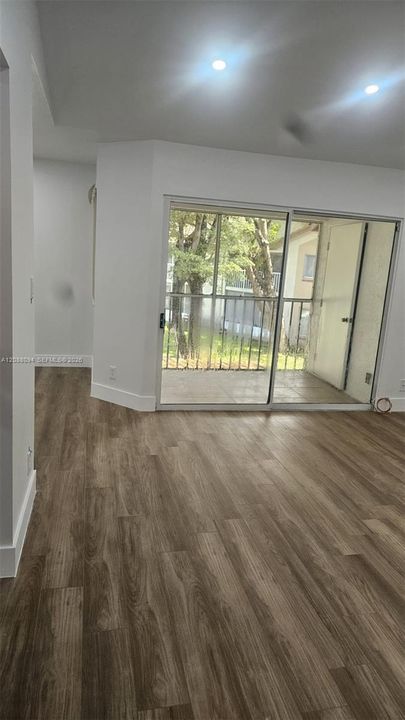 В аренду: $1,900 (1 спален, 1 ванн, 978 Квадратных фут)
