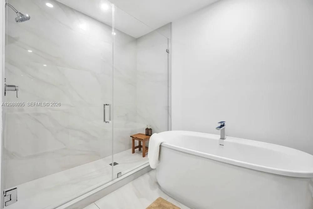 For Sale: $1,425,000 (2 beds, 2 baths, 2100 Square Feet)