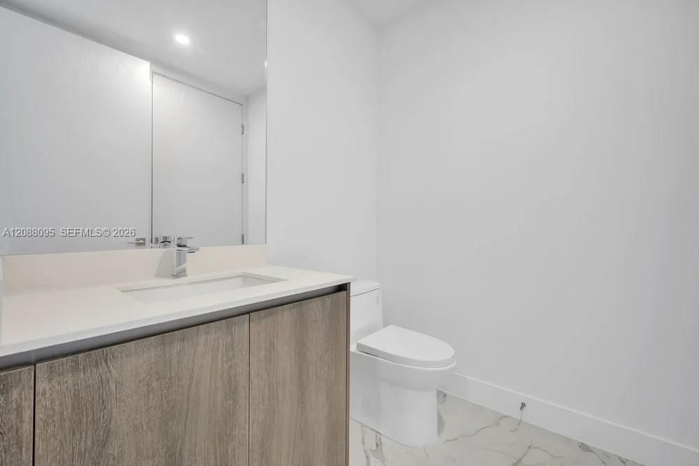 For Sale: $1,425,000 (2 beds, 2 baths, 2100 Square Feet)