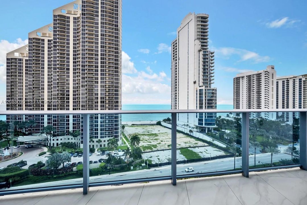 For Sale: $1,425,000 (2 beds, 2 baths, 2100 Square Feet)