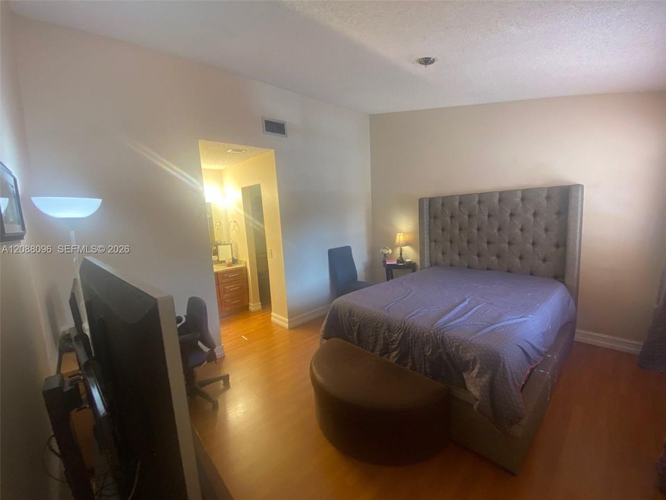 В аренду: $3,100 (3 спален, 2 ванн, 1495 Квадратных фут)