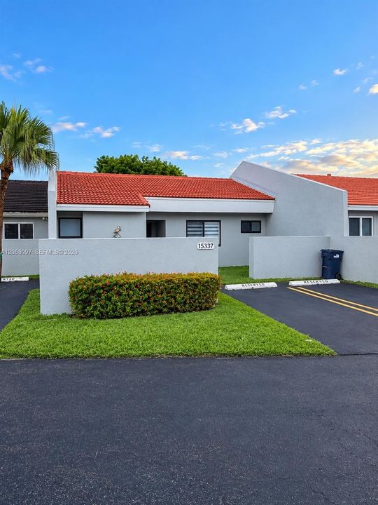 For Sale: $499,000 (2 beds, 2 baths, 1132 Square Feet)
